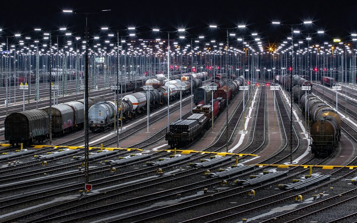 bay_roms's tweet photo. 72,7 % du fret alpin transporté par rail en Suisse, 7 % en France: -35 % de poids lourds en Suisse, +22 % en France

Alors qu'est ce qui cloche en France ??

@CBeaune
@greenpeacefr @FretFerroviaire @franceinfo @Mediapart https://t.co/C37JZVe9Tq