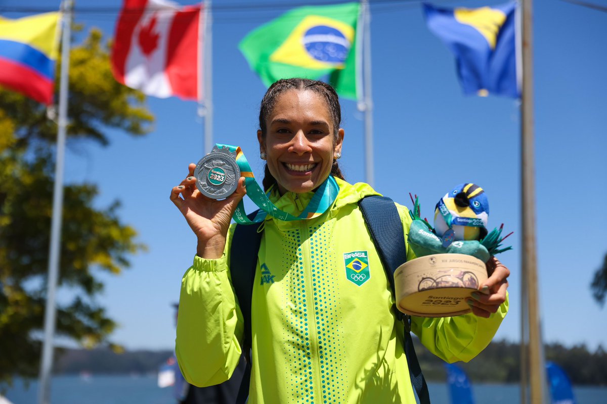 Botafogo's tweet photo. MEDALHAS INÉDITAS! 🥇🥈

Orgulhos do Botafogo e do Brasil, Lucas Verthein e Beatriz Tavares alcançaram os melhores resultados do país no Single Skiff. HISTÓRICO! 🔥👏🏾

Além dos medalhistas, a delegação brasileira de remo contou com mais 9 representantes do Alvinegro. Entre eles, o técnico multicampeão Paulo Vinícius. Parabéns, Família Botafogo! 💪🏾🚣🏾 #NoutrosEsportesTuaFibraEstáPresente 

📸 William Lucas/ COB