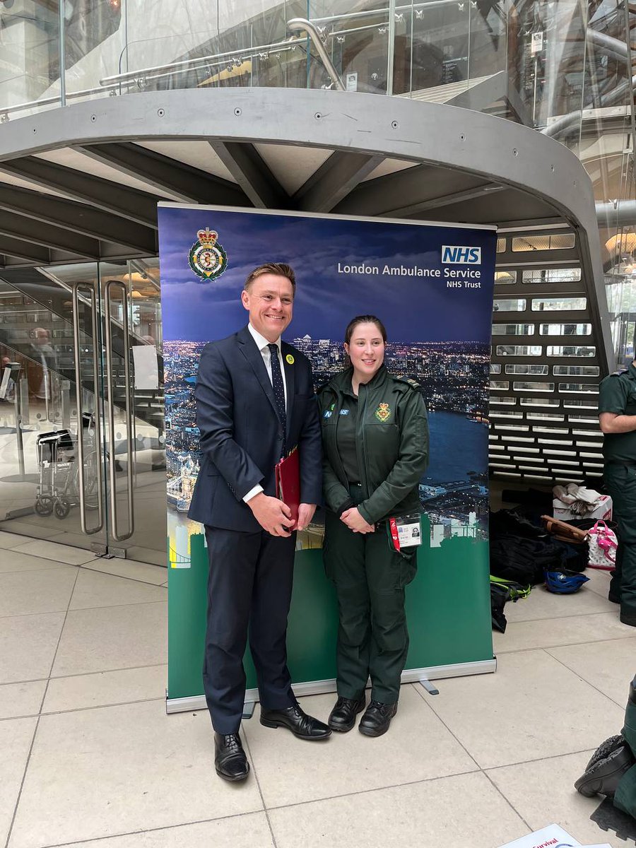 Today I was taught life saving skills by experts at <a href="/Ldn_Ambulance/">London Ambulance Service</a>. 

London Lifesavers provides essential education that could prove to be the difference for someone in cardiac arrest.

You can sign up to learn these skills here - londonambulance.nhs.uk/getting-involv…