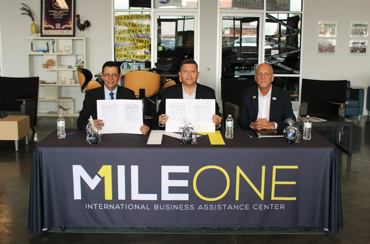 El día de hoy firmamos el Memorándum de Entendimiento con <a href="/MileOneInc/">MileOne Laredo</a> , nuestro aliado en el Programa Consular de Emprendimiento para Mexicanas en el Exterior (PCEME).

Estamos muy contentos con los proyectos que vienen en colaboración con MileOne y <a href="/LaredoEDC/">Laredo EDC</a>.