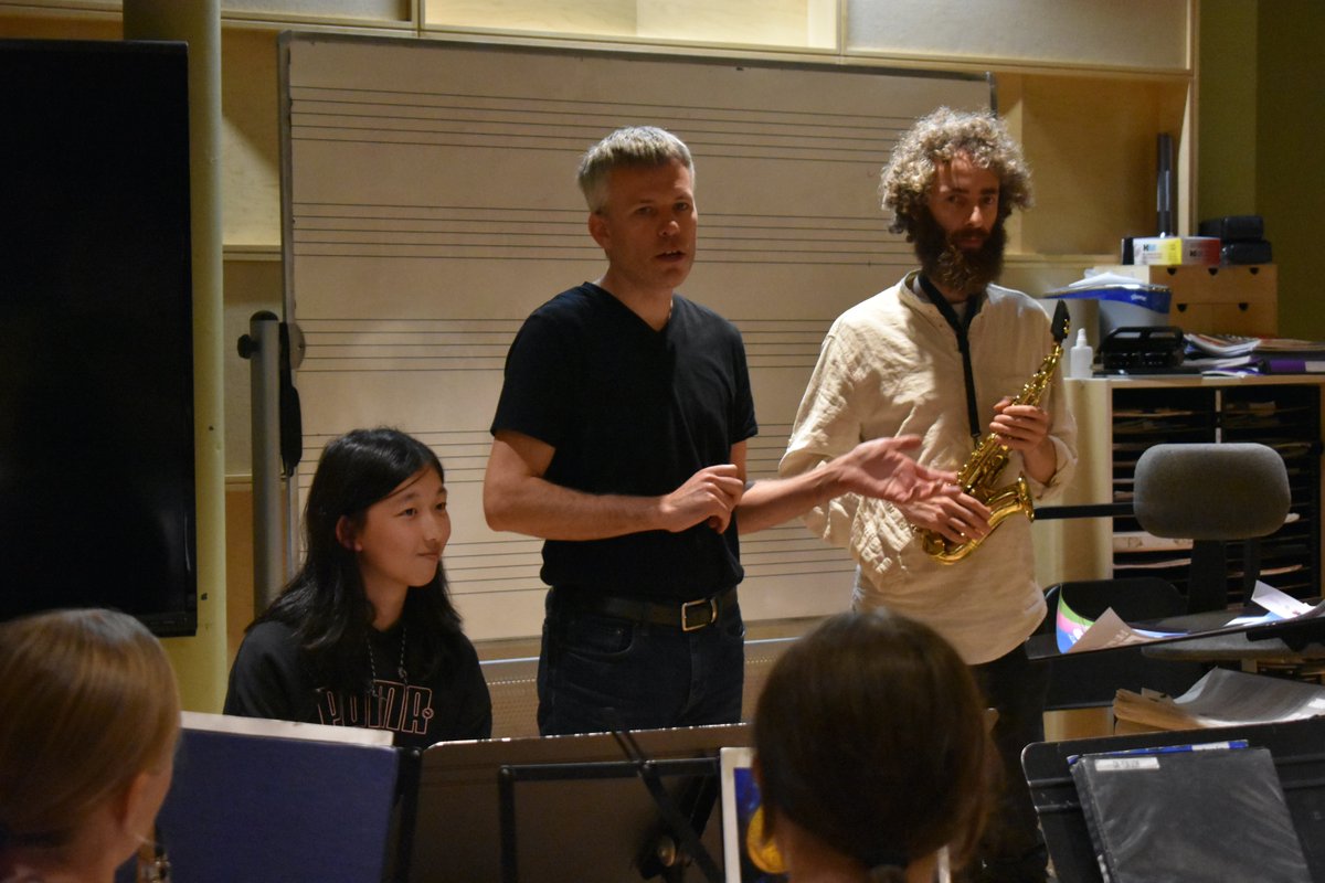 halifaxgrammar's tweet image. Our Grade 9 and Senior Band classes were given a lesson in improvisation by special guests Dani Oore ’97, Florian Hoefner, and Lukas Pearse ’89. Dani and Florian improvised a piece for the class then led the students in a series of exercises. 🎷🎹

#HalifaxGrammar #GrammarArts