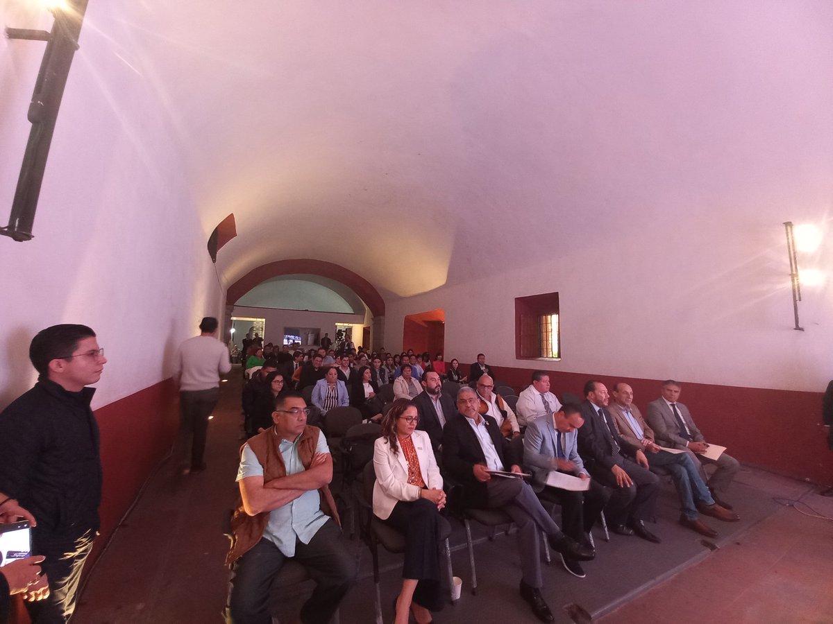 Desde #Salamanca damos continuidad al análisis de la nueva ley municipal.

Excelentes ponencias de <a href="/brecael/">Brenda Canchola E</a> y #JesusBadillo
