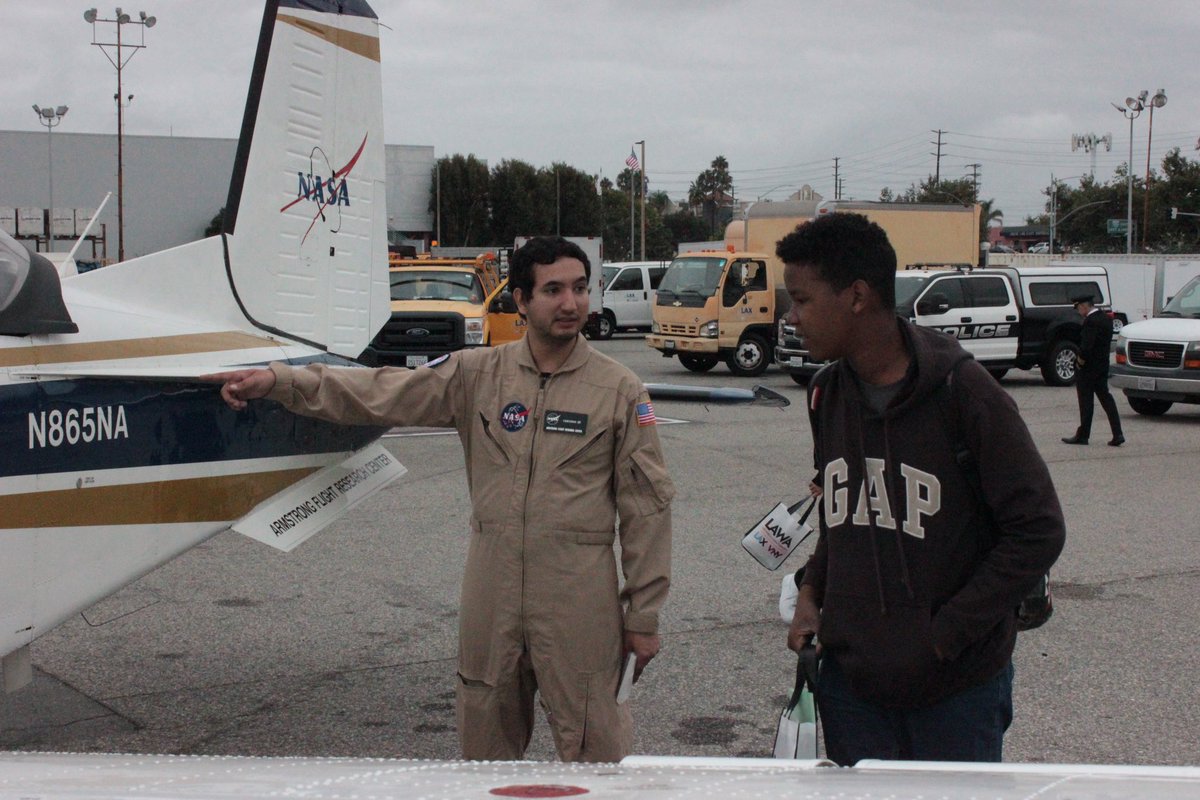 CTE_LLearningLA's tweet photo. Students from 12 @laschools high schools enrolled in #CTE #LinkLearning programs took part in #LAX Aviation and Career Day. #LAXACD2023 @flyLAXairport https://t.co/N1DltsHlha