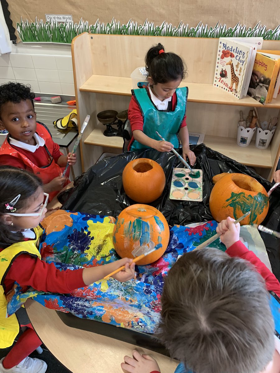 NewParkPrimary's tweet photo. RM have had so much fun over the last few days, carving out the inside of our pumpkins and then painting the outside. π #NP_RM https://t.co/GXHyycbxAc