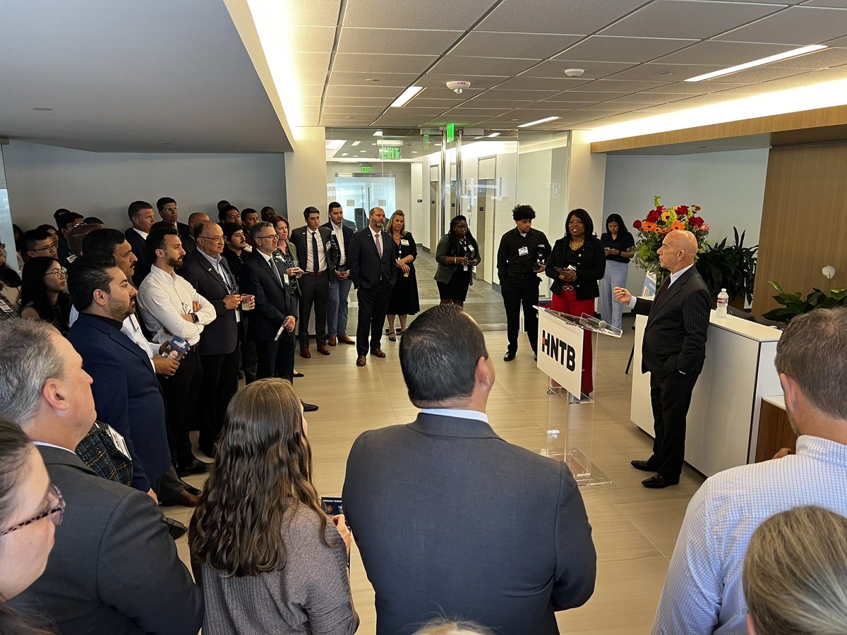 whitmire_john's tweet photo. Spent a nice afternoon with members of HNTB. I’ve always said during this campaign how public safety and fixing our infrastructure are a priority. If given the opportunity to be Houston’s next mayor, you’ll see a change. https://t.co/YhwC51R6Cg