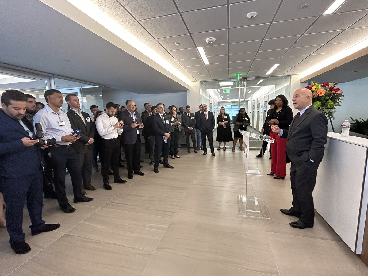 whitmire_john's tweet photo. Spent a nice afternoon with members of HNTB. I’ve always said during this campaign how public safety and fixing our infrastructure are a priority. If given the opportunity to be Houston’s next mayor, you’ll see a change. https://t.co/YhwC51R6Cg
