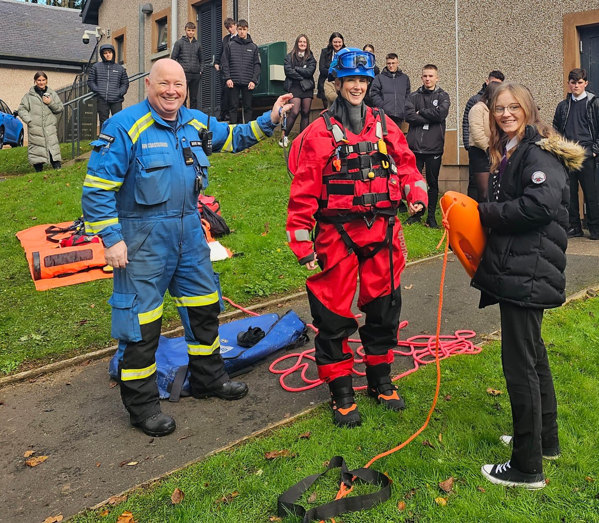 ArdrossanCRT's tweet image. The team was at Dean Park in @EastAyrshire this morning alongside @PSOSEAyrshire at a work experience event to showcase the roles, responsibilities and capabilities of @HMCoastguard and promote coastal and water safety #999Coastguard #Team999 #CommunityEngagement