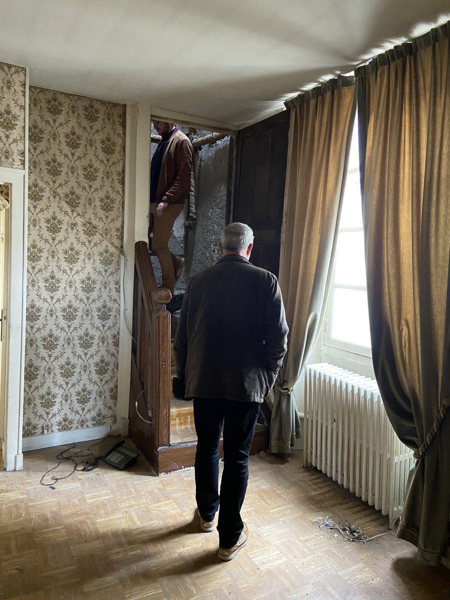 RemyArthur2's tweet photo. De retour de 3 jours de résidence à Lignières ! On a rencontré les habitants à l’occasion du marché hebdomadaire, visité l’ensemble du patrimoine communal, travaillé avec les acteurs du centre-bourg … pour faire émerger un projet de revitalisation partagé ! https://t.co/fydPTfSAxh