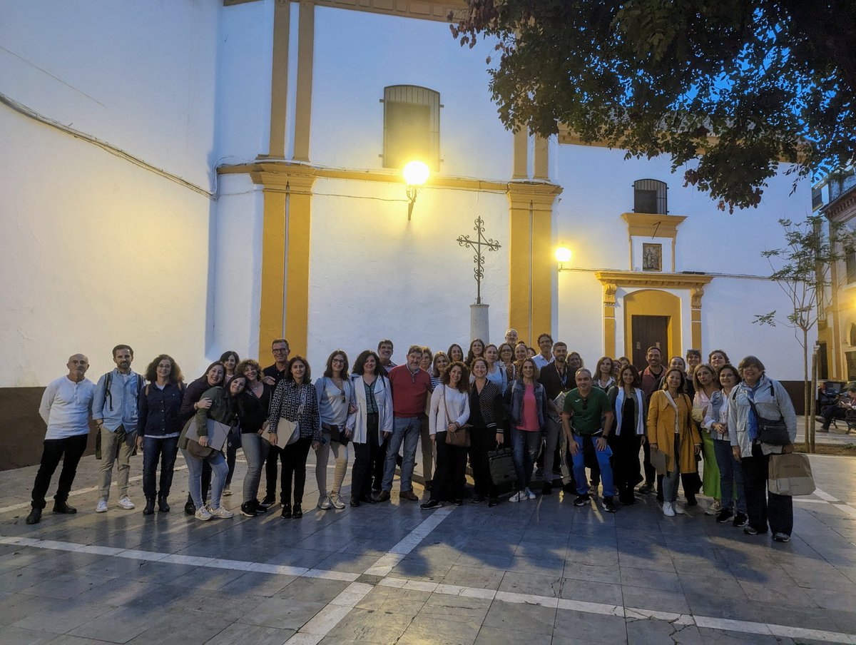 CEPdeSevilla798's tweet photo. Curso CASAS, PALACIOS Y JARDINES: PATRIMONIO DOMÉSTICO
SEVILLA del @CEPSevilla . Terminamos la ruta en el Barrio de San Bartolomé en la Plaza de las Mercedarias , foto de grupo con @PabloPege y @MbrMario 
@CEPdeSevilla798 
@FormacProfAnd https://t.co/B5d8rMOmpy