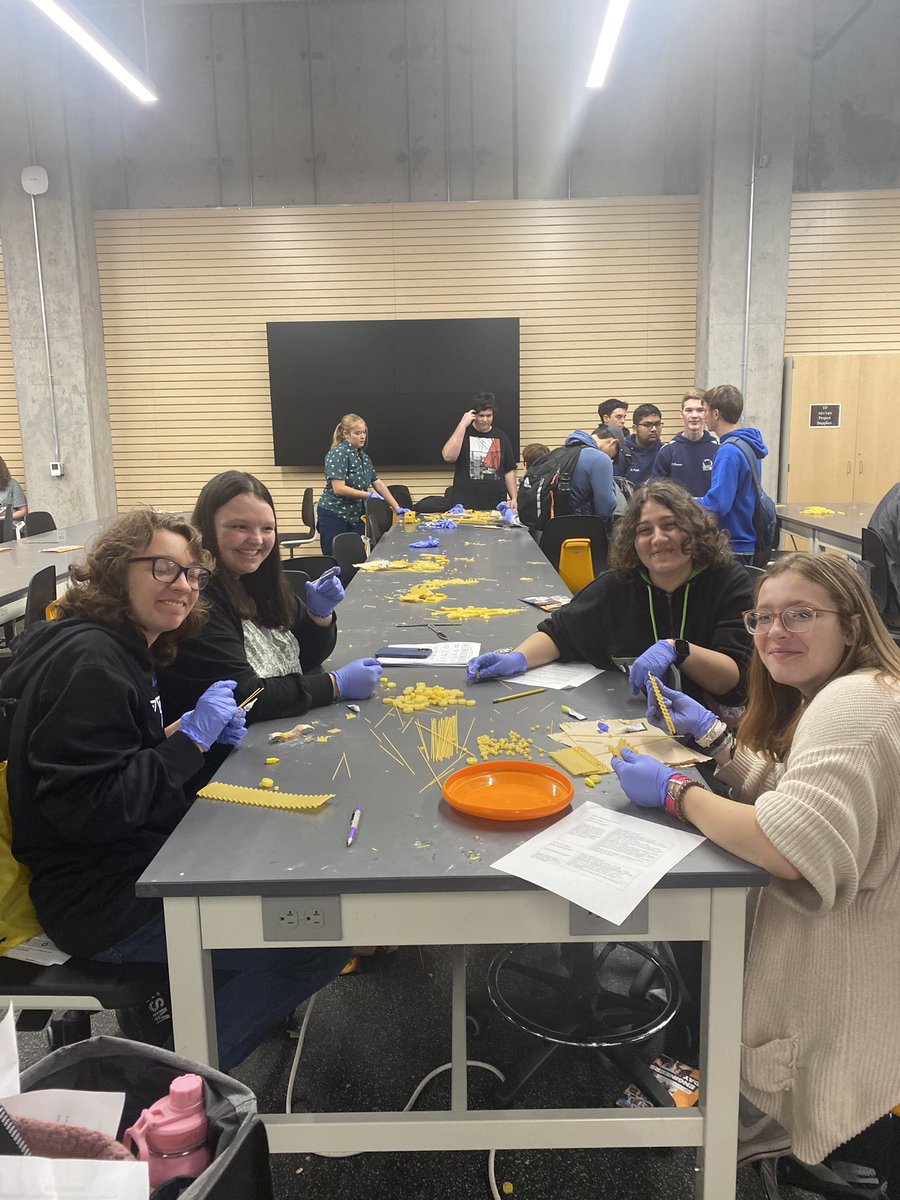 Dunham_DBEXCEL's tweet photo. Students had a blast at UTK engineering day. Students explored the different programs and buildings while participating in competitions. @KCS_DBEXCEL @MissA_DBEXCEL https://t.co/SxxXuQMLN9