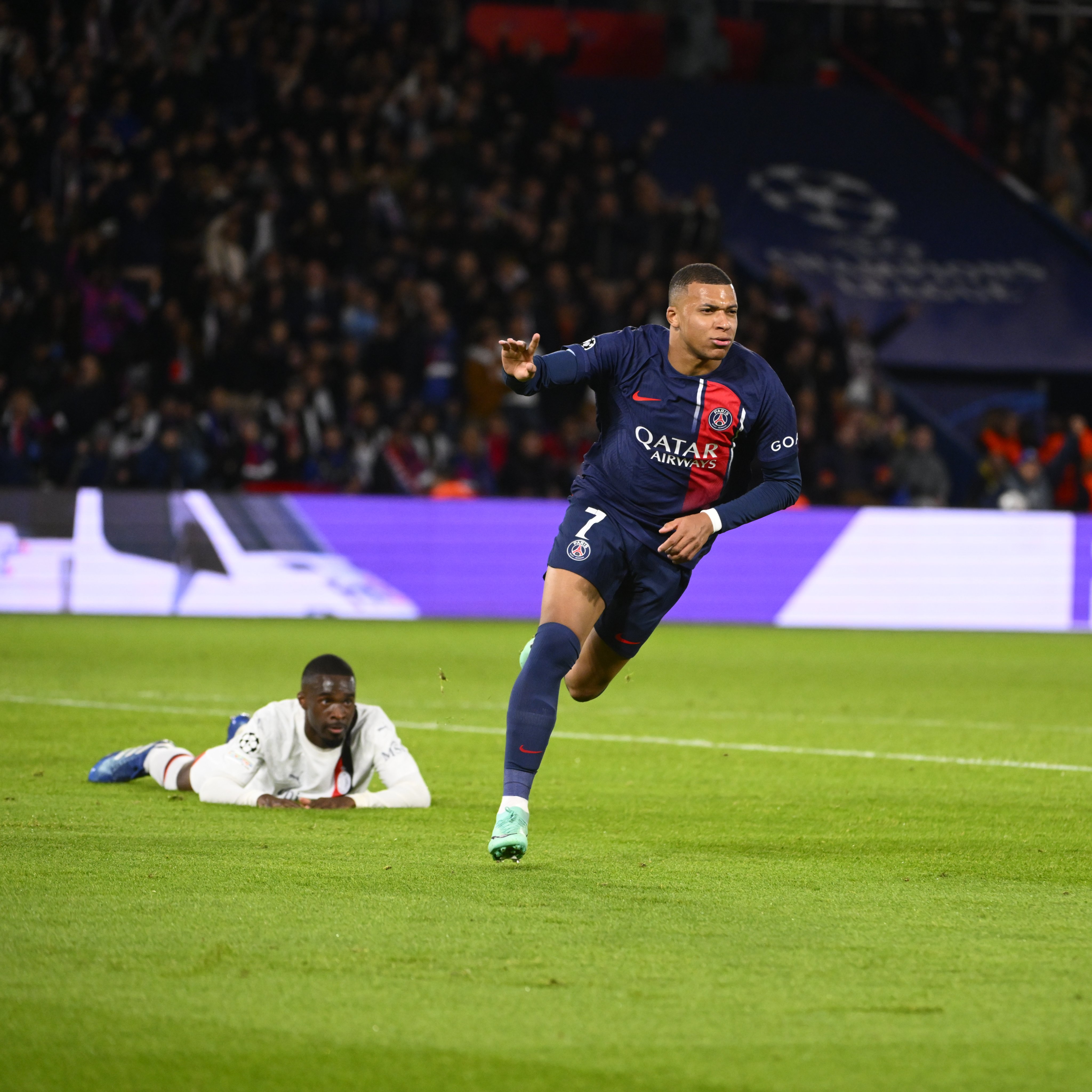 Clasificaciones de jugadores de ac milan contra psg