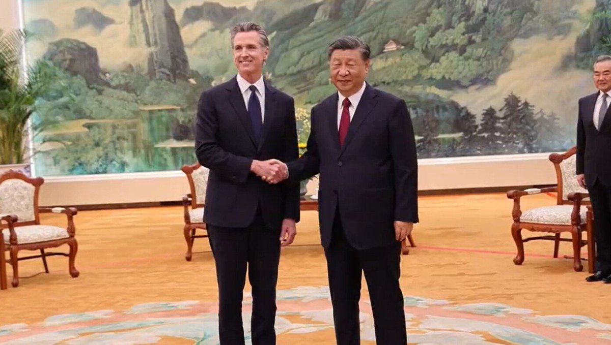 TheBabylonBee's tweet photo. Gavin Newsom Visits Xi Jinping To Get More Ideas On How To Run California https://t.co/Eeb07fQecG https://t.co/barngHNeVI