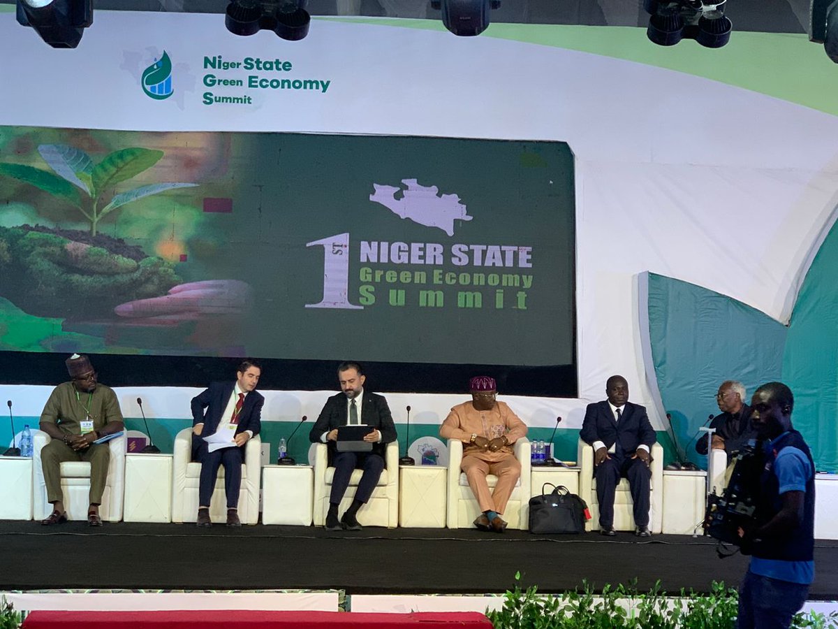 trkkb's tweet photo. Afrika'nın en büyük ekonomi ve nüfusuna sahip ülkesi Nijerya'da, Nijer Eyaleti tarafından düzenlenen @nsgreensummit Yeşil ekonomi Zirvesi'nde TKKB ve AKK Başkanı @halilibrahimy_ "Sürdürülebilir Tarım" başlıklı oturumda konuşmacı olarak yer aldı.
#NigerStateGreenSummit 🌿🌍 https://t.co/97nKuVWS4l