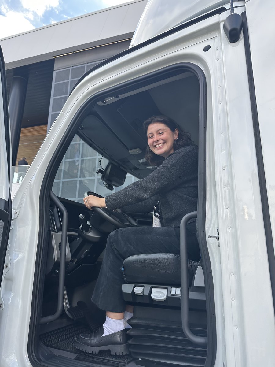 👋Hi from #VERGE23! <a href="/RockyMtnInst/">RMI</a>'s <a href="/CaitlinAOdom/">Caitlin Odom</a> is pedal to the metal on preparing the grid for #EVs.

"We don't want the grid to be a bottleneck for electrification, &amp; RMI is working on tools to help utilities predict where new loads will materialize."
<a href="/GreenBiz/">Green Biz</a> <a href="/NACFE_Freight/">North American Council for Freight Efficiency</a>