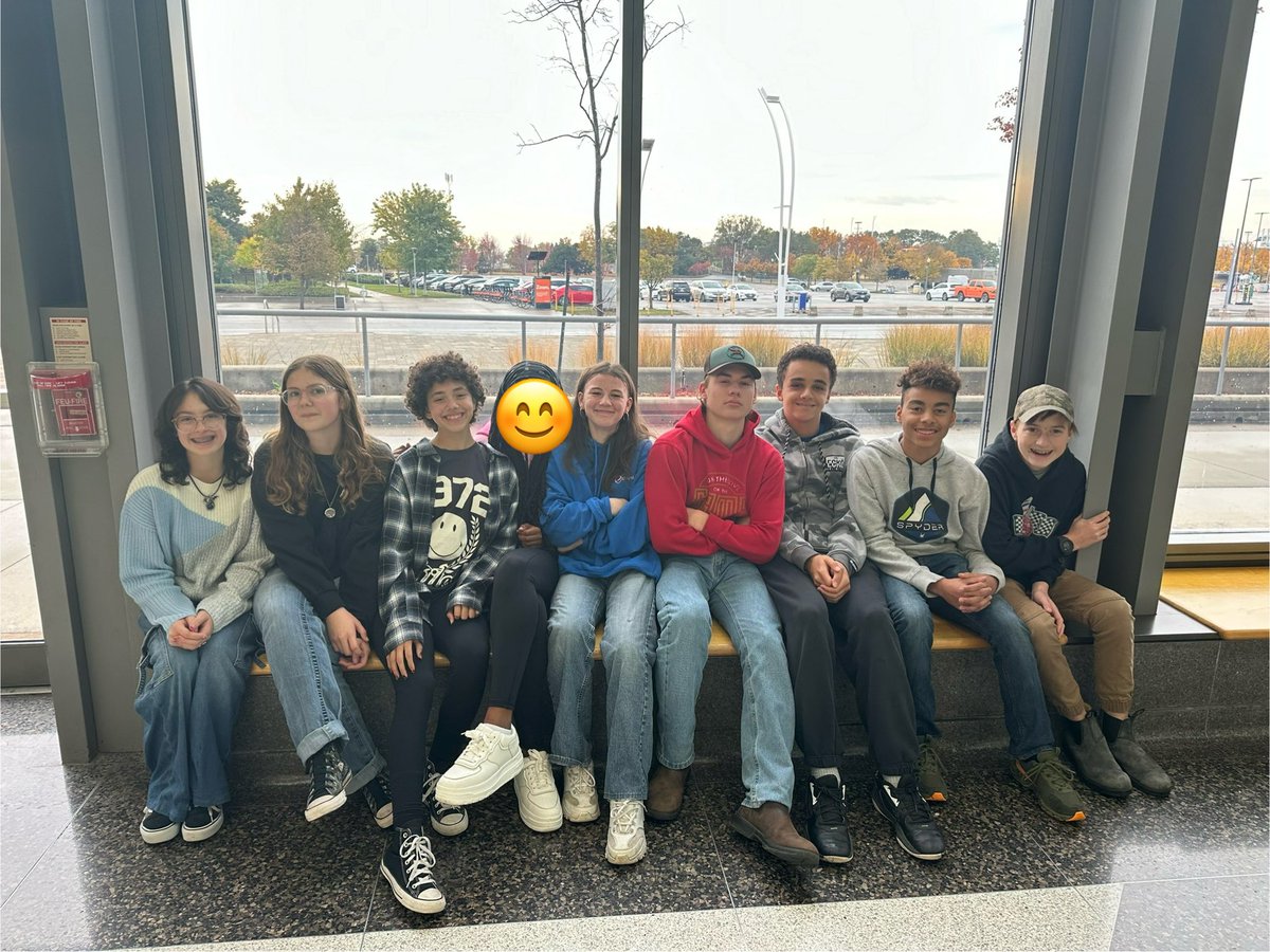 mmetaylorgrace's tweet photo. Merci à l’équipe de l’Axe d’avoir organisé notre voyage à #DreamerDay cette année! C’était une excellente expérience pour nos élèves de la 9e et 10e année d’explorer différents métiers. @ECStDSavio https://t.co/9LgGuh5IYF