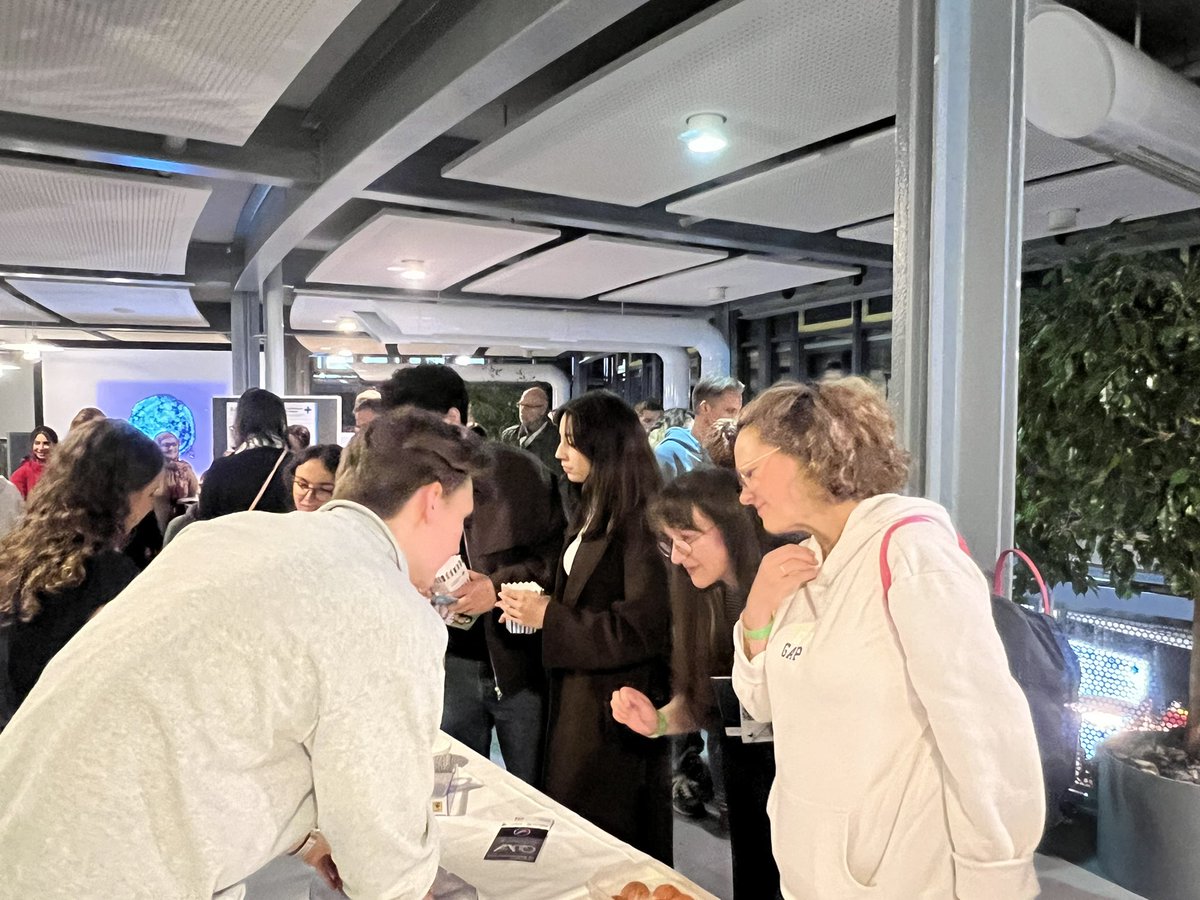 ali_asgher_ali's tweet photo. Wonderful time at the @grk2162 Neurodevelopment and Vulnerability of the #CNS at the #LNoS #LNdW23! Wonderful to see so many age groups curious about #neuroscience at #FAU.
Thank you to @Veronika_Sig and Sarah Frank and here’s to inspiring more young scientists! https://t.co/NYwcjYXxoT