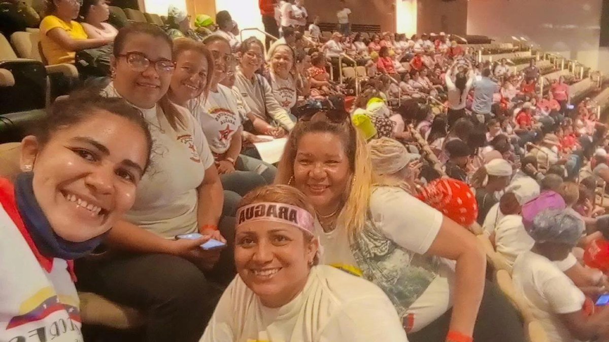 #25Oct 
Seguimos en Batalla y Victoria junto a nuestro movimiento Educadores de Aragua, listo para la gran marcha en apoyo a nuestro presidente <a href="/NicolasMaduro/">Nicolás Maduro</a> 
¡Unir, Sumar y Organizar! 
#ActivosYFirmes 
<a href="/NicolasMaduro/">Nicolás Maduro</a> 
<a href="/dcabellor/">Diosdado Cabello R</a> 
<a href="/PartidoPSUV/">PSUV</a> 
<a href="/Soykarinacarpio/">Karina Carpio</a>