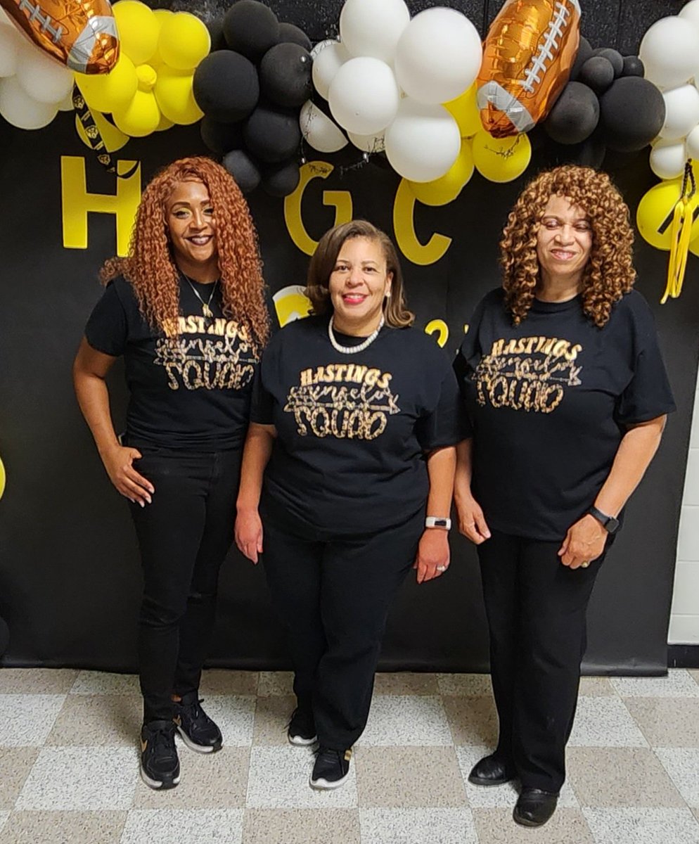 HNGCCounselors's tweet photo. Tuesday was Twin Day for Red Ribbon Week @HNGCBears . A few of us said we are multiples.... #successengineers #Aliefcounselorshaveyoucovered #WeAreAlief #classof2027 https://t.co/OQx3lvIlh8