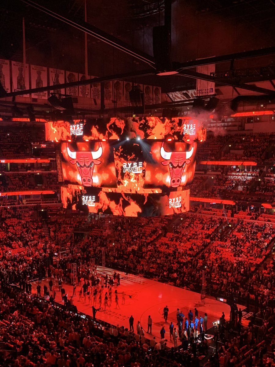 AlbaGL_'s tweet photo. @MovistarNBA  estamos de luna de miel por Chicago y a nosotros también nos ha entrado el picorcito de NBA #dormiresdecobardes  @Albertofysio https://t.co/AqdmRAegHO