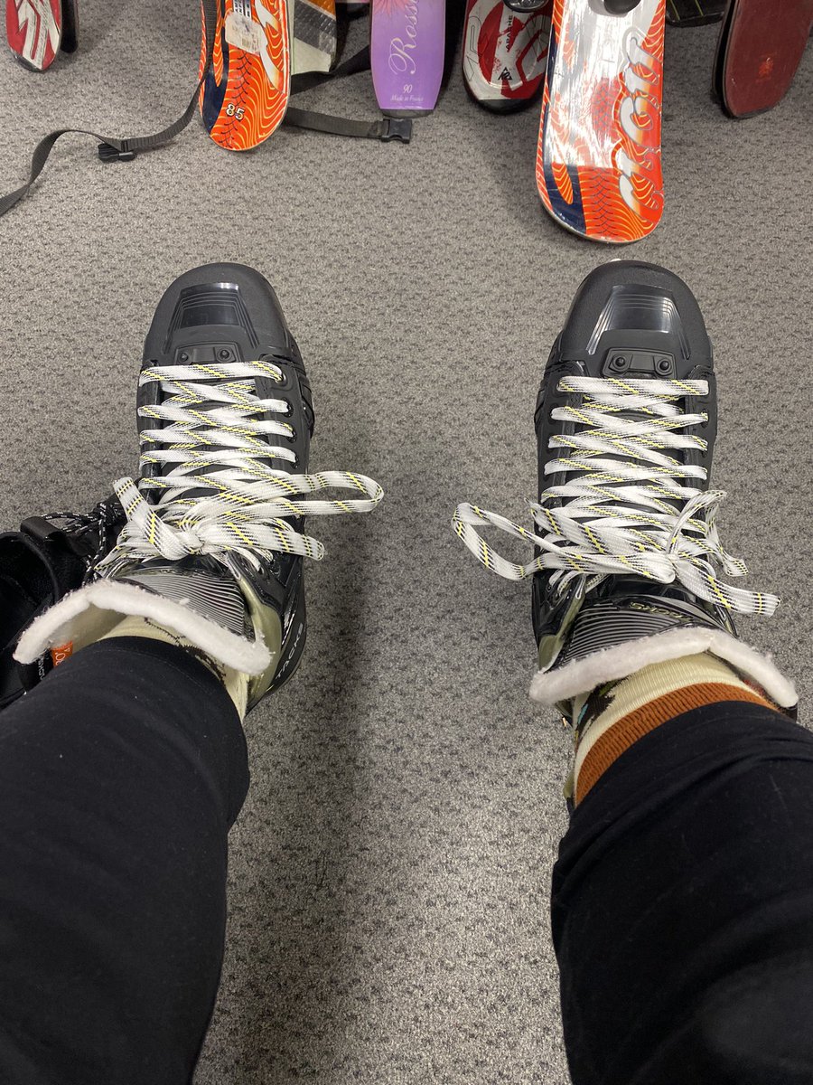 keturi16's tweet photo. Bakey bakey the skates! https://t.co/PmX4qnyuxH