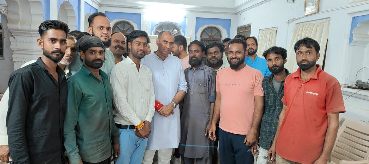 Deepaksharma626's tweet photo. आज दशहरा मिलन समारोह पर राजमहल खिलचीपुर में आदरणीय राजा साहब श्रीमंत प्रियव्रत सिंह जी को विजय दशमी की शुभकामनाएं एवं बधाई प्रेक्षित की।

    महाराज श्रीमंत @iPriyavratSingh जी https://t.co/OGdWxj2gUE