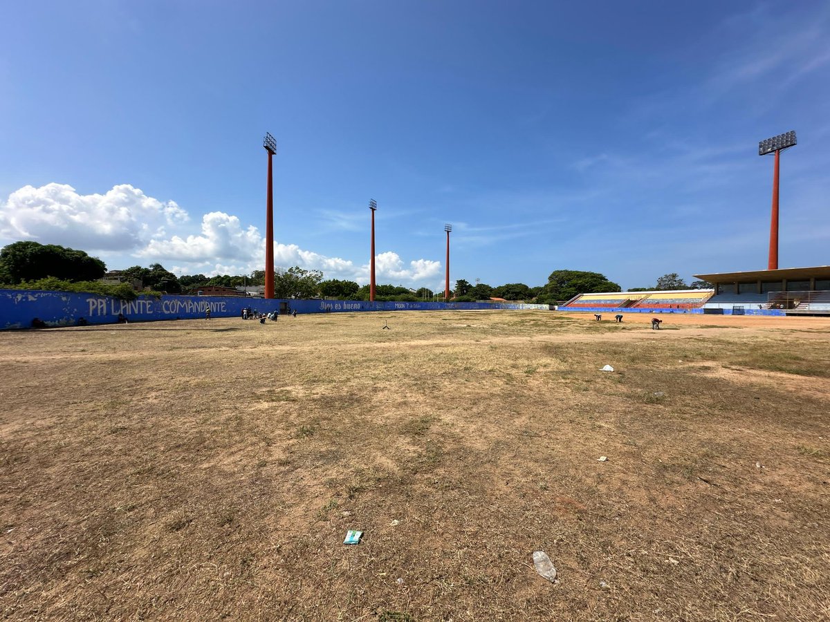 La recuperación del estadio Delfín Marval se llevará a cabo bajo las orientaciones del gobernador Bolivariano del estado #Sucre Almte. @GPintoVzla, y gracias al apoyo del Pdte. @NicolasMaduro

#ActivosYFirmes