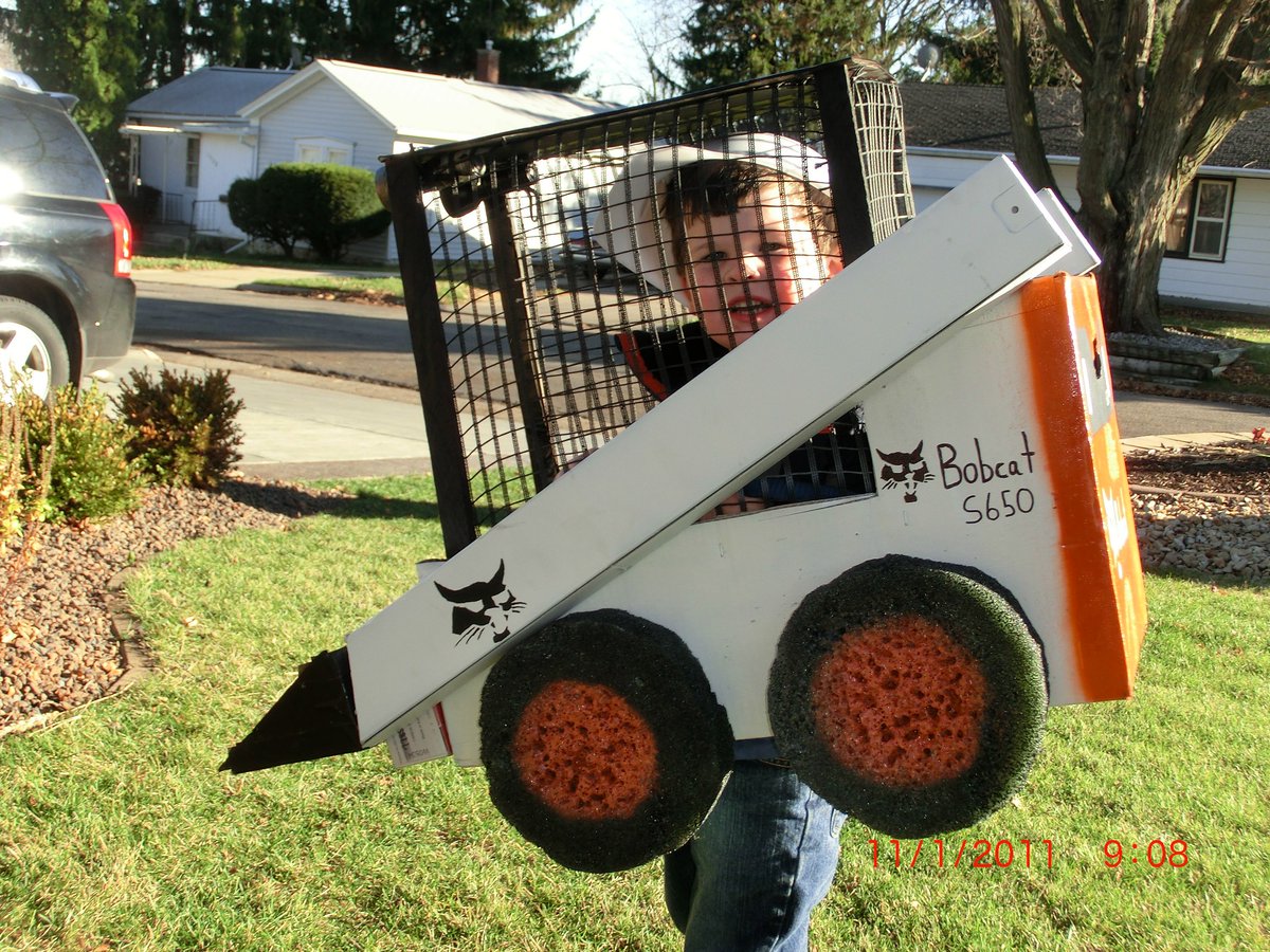 BobcatCompany's tweet photo. Halloween is next week! Need a little help with a costume?👻

Check out our step-by-step instructions on how to make a Bobcat skid loader for the best costume on the block! https://t.co/LuwjE28MXi 

#OneToughAnimal https://t.co/ZNWh59Ooqp