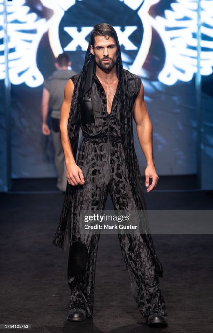 I look like the angel that welcomes you in hell🔥🪽 #LAfashionweek 2023 https://t.co/eGj8CIfYhq<a href="/tag/lafashionweek"class="tags"><span>#lafashionweek</span></a>