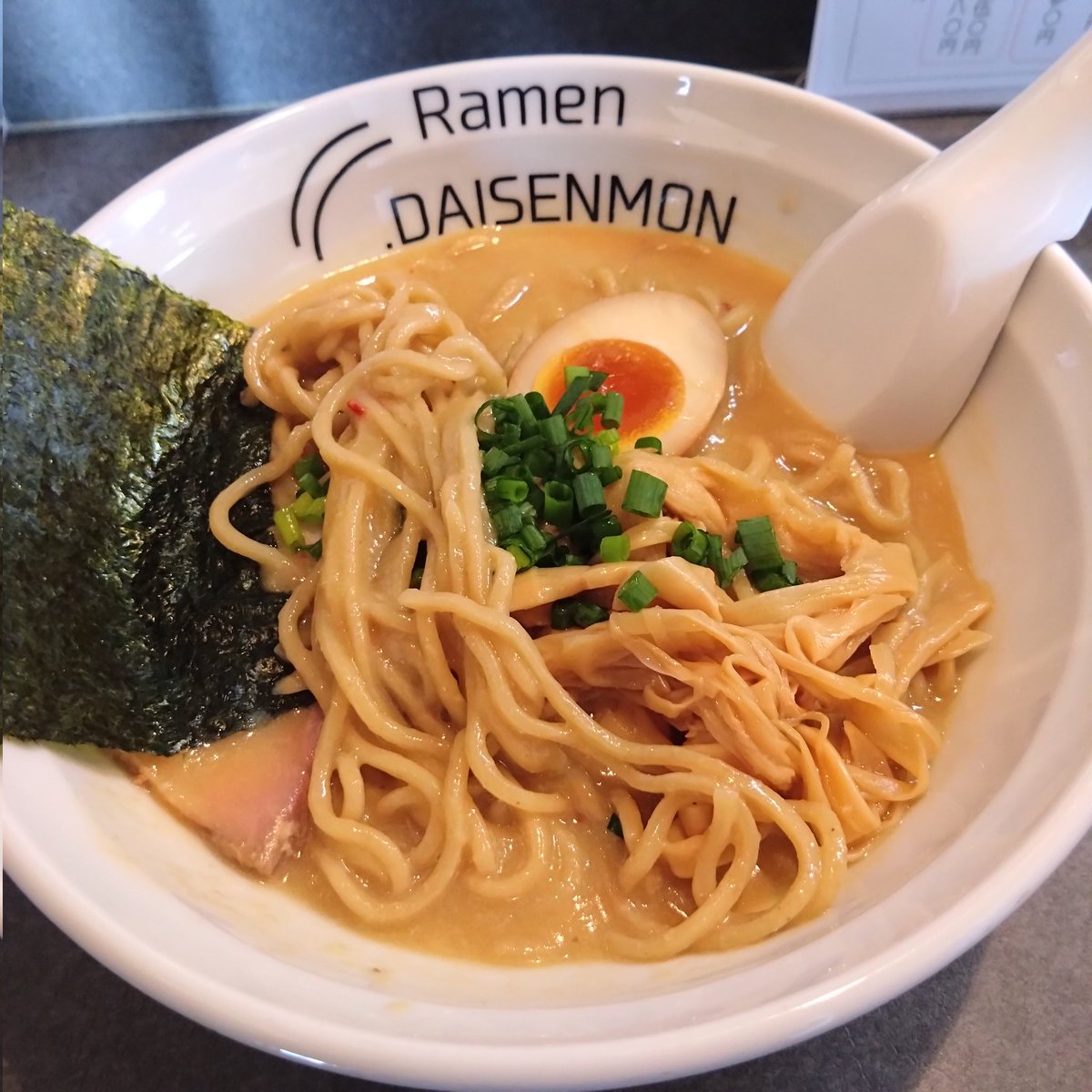 OpQAHFZMmYaIUUT's tweet photo. #RAMENDAISENMON #DAISENMON #五泉 #五泉市
新潟(五泉)に「天下一品🍜」のオマージュ&リスペクトが限定登場❣️
平日、お昼営業(11:00-14:00)なので注意⚠️してお伺いしてね👍✨ https://t.co/aciNnYCi6Y