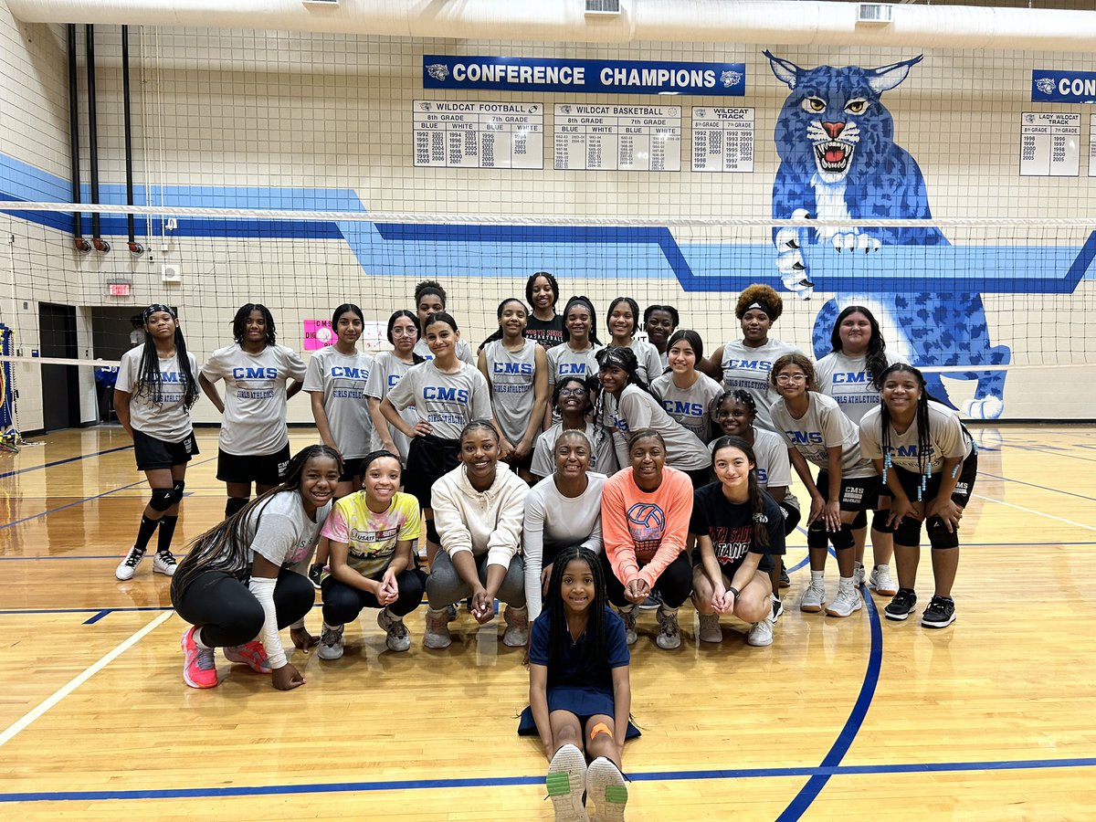 North Shore Lady Mustangs Varsity Volleyball sharing their love of the game with the future Mustangs of Cunningham Middle School! 🏐❤️