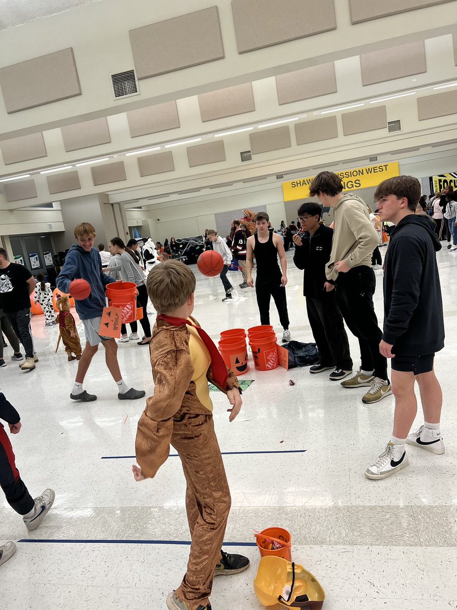 SM West Office tweet media