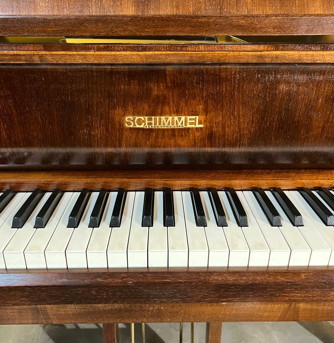 KBPianoForte's tweet photo. Schimmel Baby Grand Piano made in Germany, year 1962, thoroughly repaired by our team.
Nutwood case with a French Polish, applied by hand.
https://t.co/JFmZ8SwHdc

#baby_grand #Schimmel #Flügel  #KlinkenbergPianoforte #grand #germany  #پیانو #klavier #Ettlingen https://t.co/AsDIkXArsY