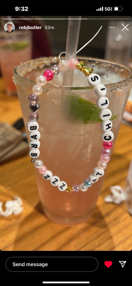 _jaylowbby's tweet photo. @Chilis #chilisgrillandbarbz we ordered 3 bobs and 3 barbaritas 👑 baddie b barbie tingz 💞💕 https://t.co/qFkEN8xnE9