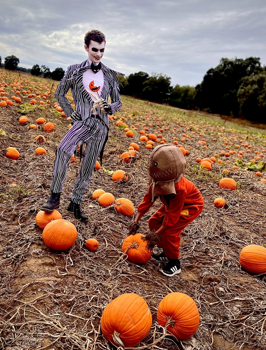 Jack and Sam!

Had a small cosplay photo shoot with my little brother at my Grandparent’s Pumpkin Patch of the two biggest icons of Halloween ^^
#TheNightmareBeforeChristmas #TrickRTreat
