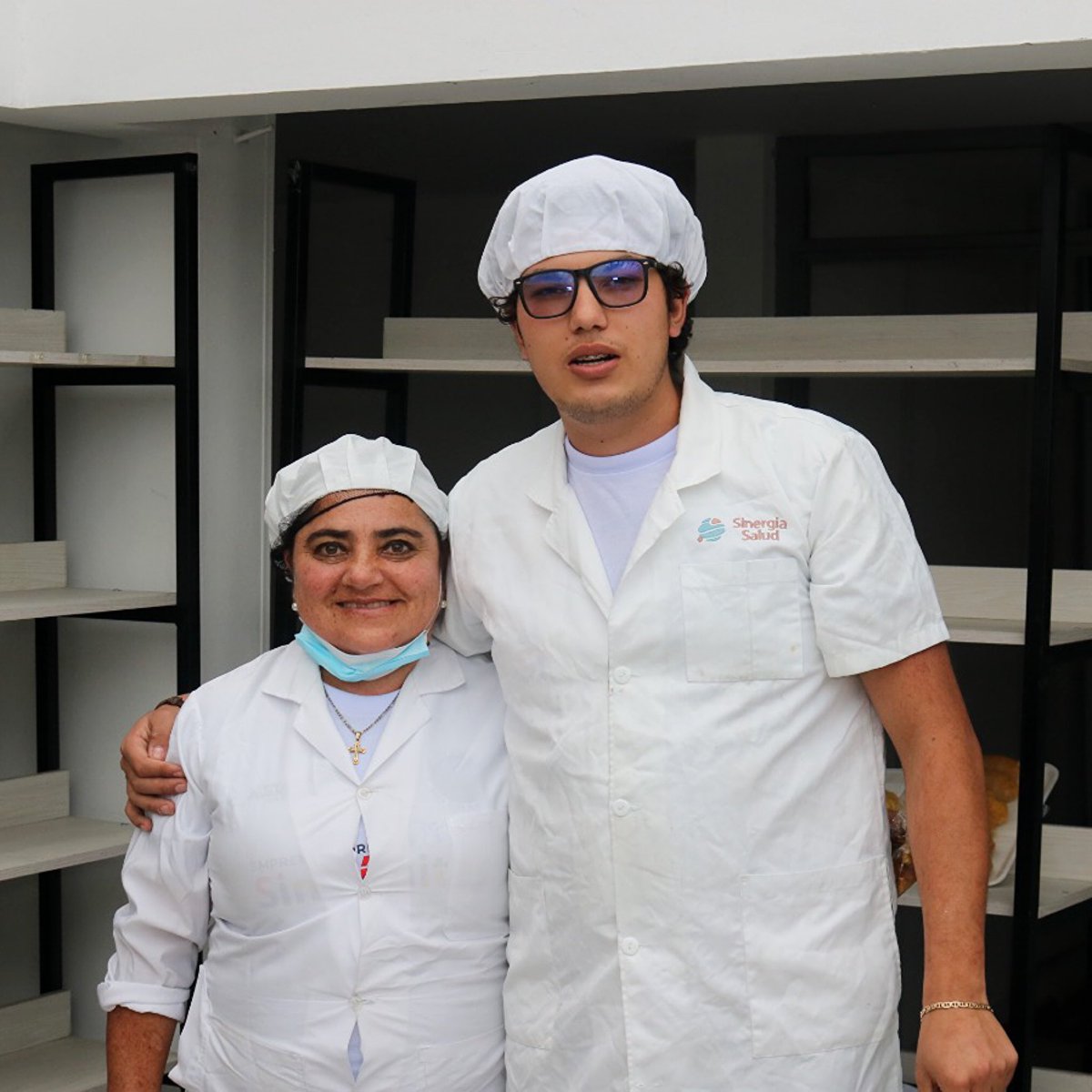 🎉 ¡Feria de emprendimiento en clase! 👏
Los estudiantes del Proyecto #EmprendedoresSinLímites participaron en una jornada de práctica en la que presentaron sus emprendimientos ante sus compañeros. Estas prácticas fortalecieron sus estrategias de venta y aumentaron su confianza.