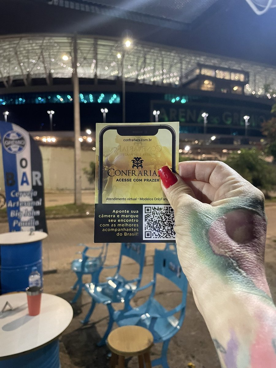 loiragremista23's tweet photo. Depois do jogo tem as gurias 👀😈#confraria @confra21  @LucioBrum2 https://t.co/iPjmPUNi8c