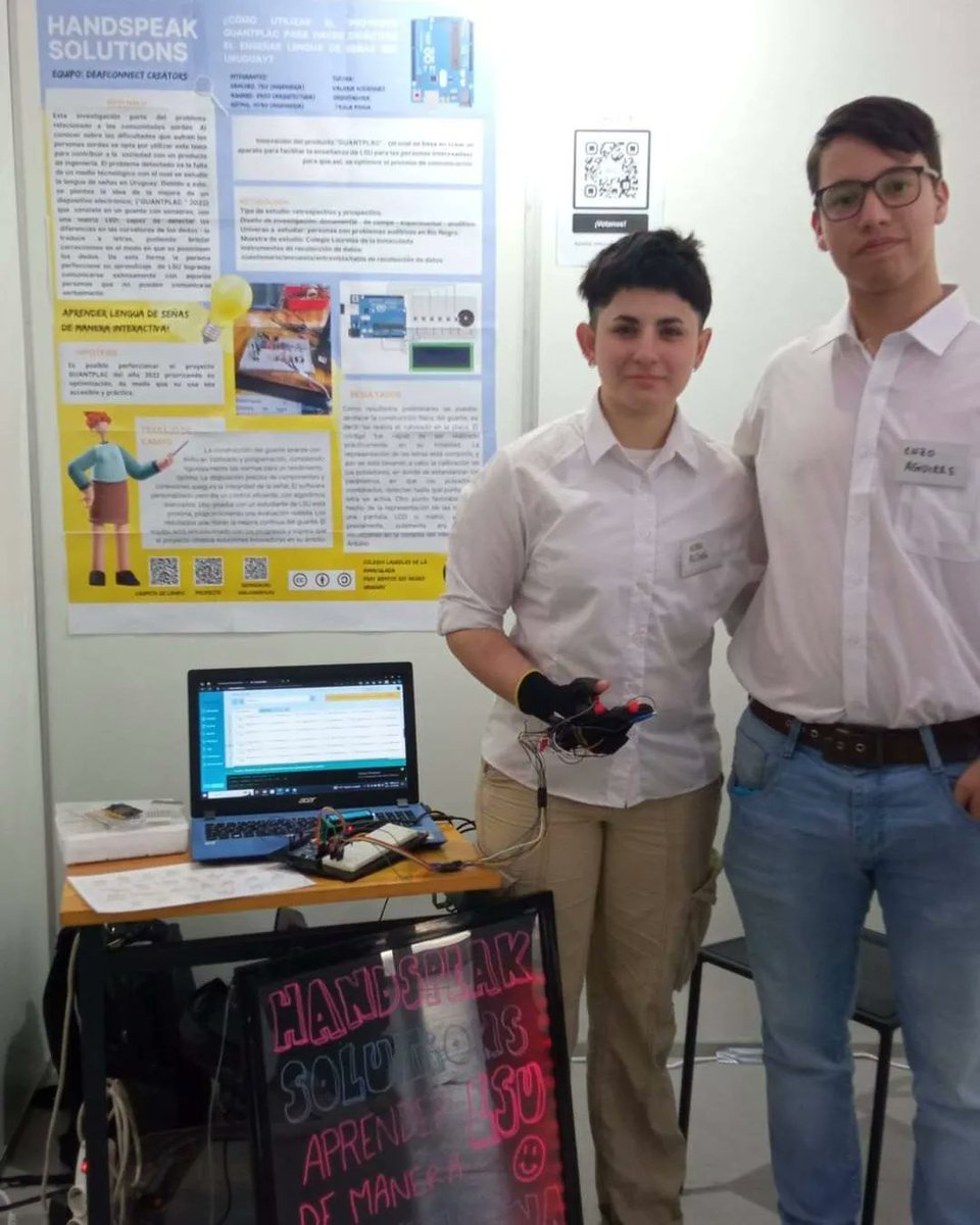 El Club de Ciencia Deafconnet Creators del Colegio Laureles de la Inmaculada (Fray Bentos, Rio Negro) recibió Mención al mejor stand de la Feria  Ingeniería de Muestra: Inteligencia Artificial, organizada por el Departamento de Ingeniería Biológica <a href="/CUREoficial/">CURE</a>
Regional Norte.