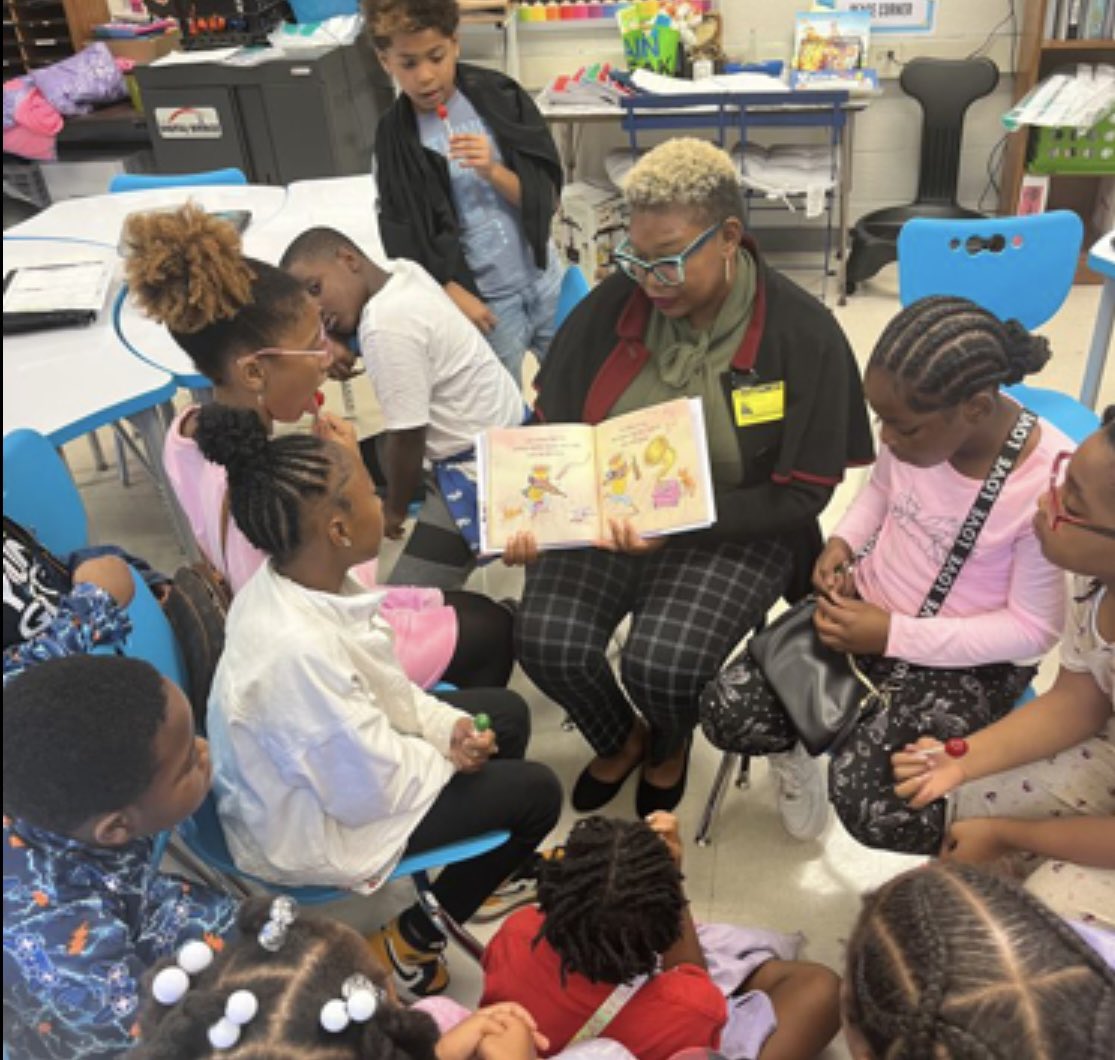 APSMediaServ's tweet photo. Thank you @PTMGL & @CocaColaCo for supporting literacy with the students at @APSWJScott elementary. Together, we can #BuildACityThatReads
#RACE2ReadAThon https://t.co/i5E0UA8hVa