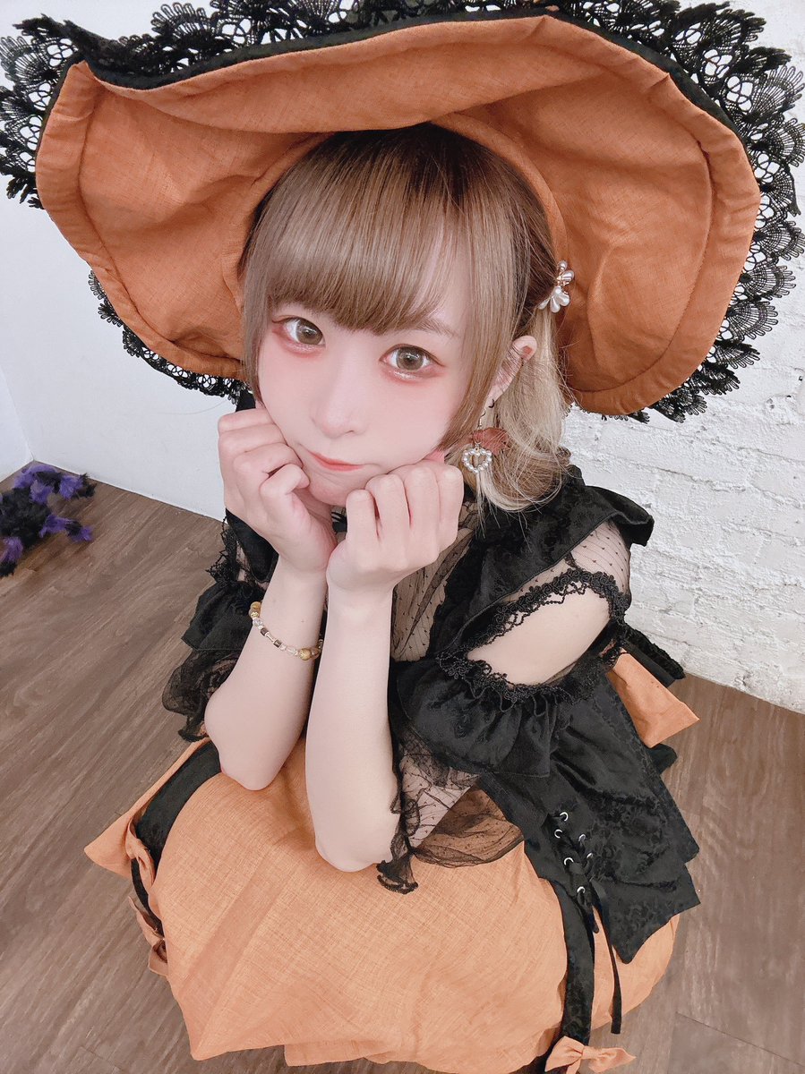 yuuunooola's tweet photo. 吃南瓜嗎😨🎃 https://t.co/5lKJbkvwDG