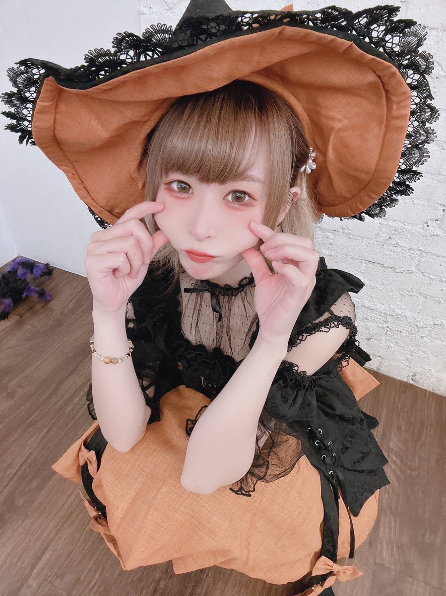 yuuunooola's tweet photo. 吃南瓜嗎😨🎃 https://t.co/5lKJbkvwDG