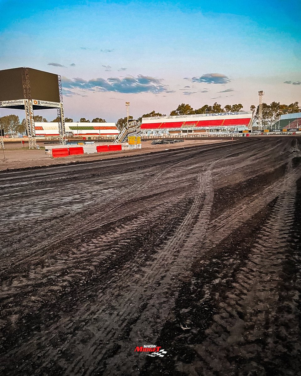 Los atardeceres en el Club 🌅🫶

🚧 ¡Seguimos trabajando de cara al comienzo del Estival!