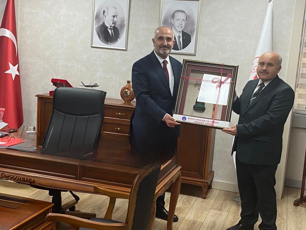 Konya Mesleki ve Teknik Anadolu Lisesi ekibi olarak Akören’de beraber çalıştığım, Okulumuz Müdürlüğünü yapan Mesleki Teknik Eğitim Genel Müdürümüz Ali Karagöz Bey'i ziyaret ettik. Mesleki Eğitimle ile ilgili istişarelerde bulunduk. Genel Müdürümüze görevinde başarılar dileriz.