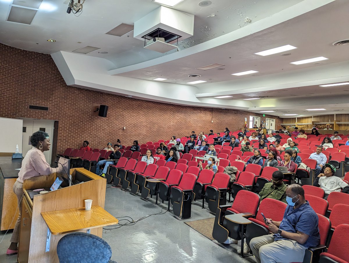 Today at @HowardU I gave a cancer biology + science communication talk titled 'Mutations and Misconceptions' teaching best practices for sharing knowledge + combating science misinformation. Thanks @stacyfarina + @PritchettLab for inviting me, I LOVED engaging with the students!