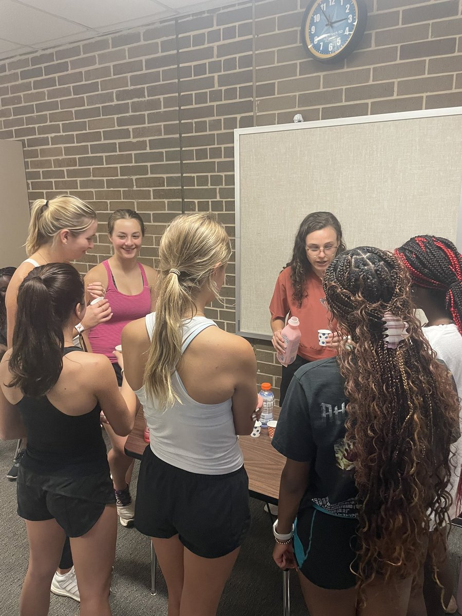 FuelingSpartans's tweet photo. Hydration product sampling with girls track! @stratford_XC_TF 

Identifying products that provide more energy than others, vs. recovery options that contain carbs and protein. Trying some different flavors too!

#FuelingSpartans https://t.co/kM9OWdcW21
