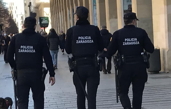 orgullonaciona1's tweet photo. Un magrebí VIOLA a una joven de 27 años y la deja ATADA a un árbol.  

Ha pasado en un parque de Zaragoza🇪🇸. La Policía Nacional SIGUE buscando al autor.