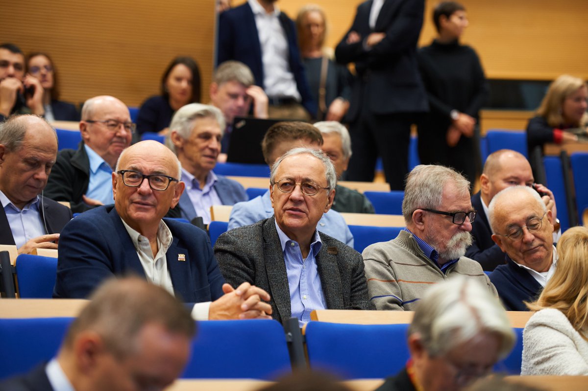 Czas Jubileuszu <a href="/EconUW/">WNE_UW</a> za nami. Dziękujemy za obecność 20-21.10, w Auli Dawnej Biblioteki <a href="/UniWarszawski/">Uniwersytet Warszawski</a> i na naszym Wydziale, przy ul. Długiej. Cieszymy się ze spotkania ze społecznością WNE UW. Zapraszamy do obejrzenia relacji z uroczystości: wne.uw.edu.pl/jubileusz/rela…