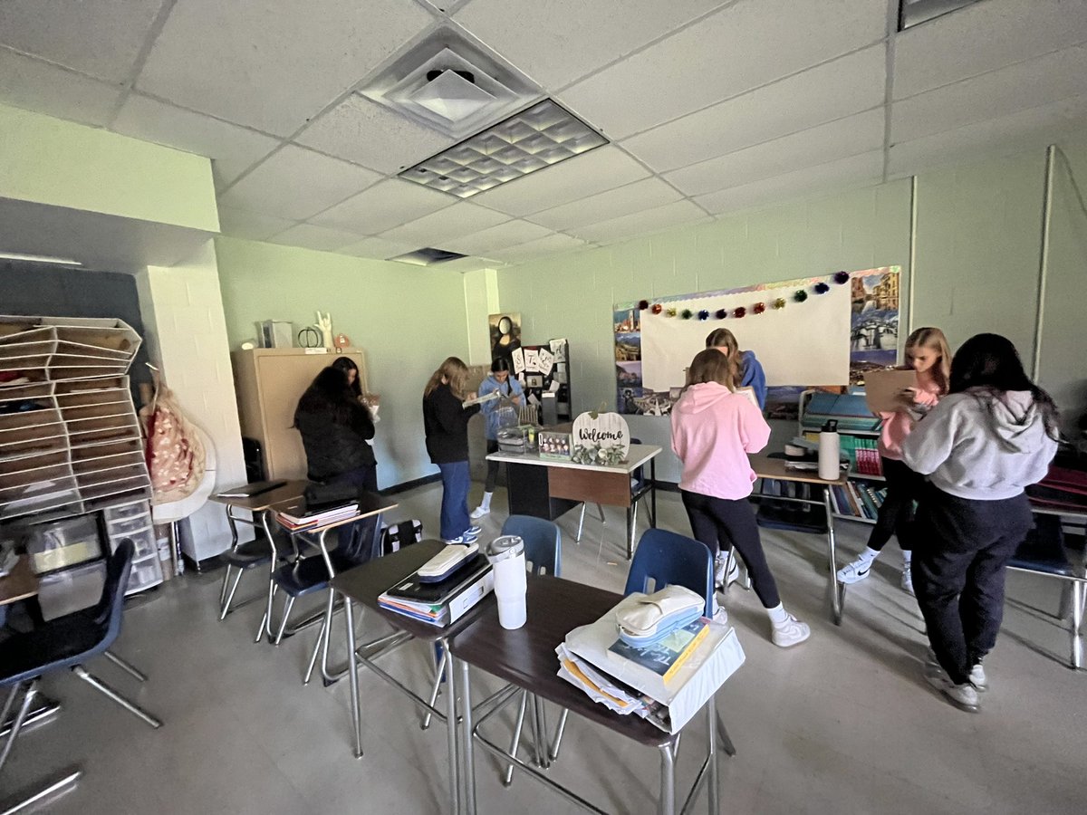 SignoraTuccillo's tweet photo. 8th graders working with rotating partners as real estate agents! Interpreting, analyzing and connecting! @MMS_PACPride https://t.co/W2sp7ykxVC