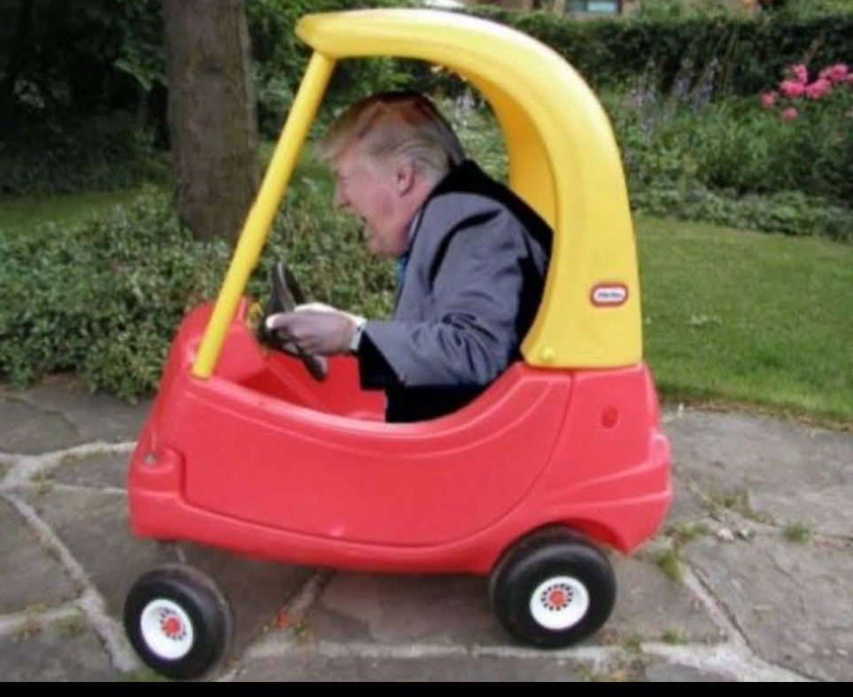 wicked_witch33's tweet photo. @CoffeyTimeNews He probably went out and hopped in his car. https://t.co/dz2LSYFtXT