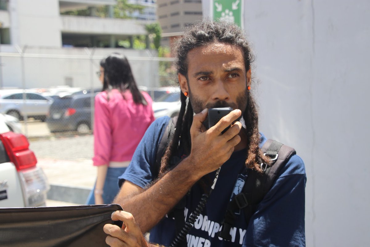 We send our solidarity with our comrade Aubrey Baxter, independent photojournalist and activist with YA ES YA in Panama, who has lost an eye after the brutal repression of the police forces during a demonstration against mega-mining.

All our support to him and to the Panamanian