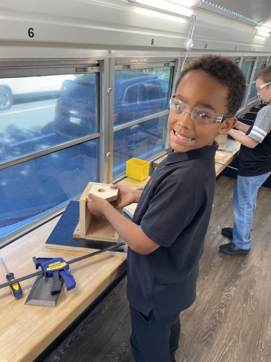 AkronElem's tweet photo. Students on the Makerbus learning to use different tools to produce a product! ⁦@GoMounts⁩ https://t.co/LfBwSKBzss